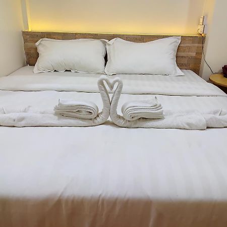 November Hostel Yangon Luaran gambar